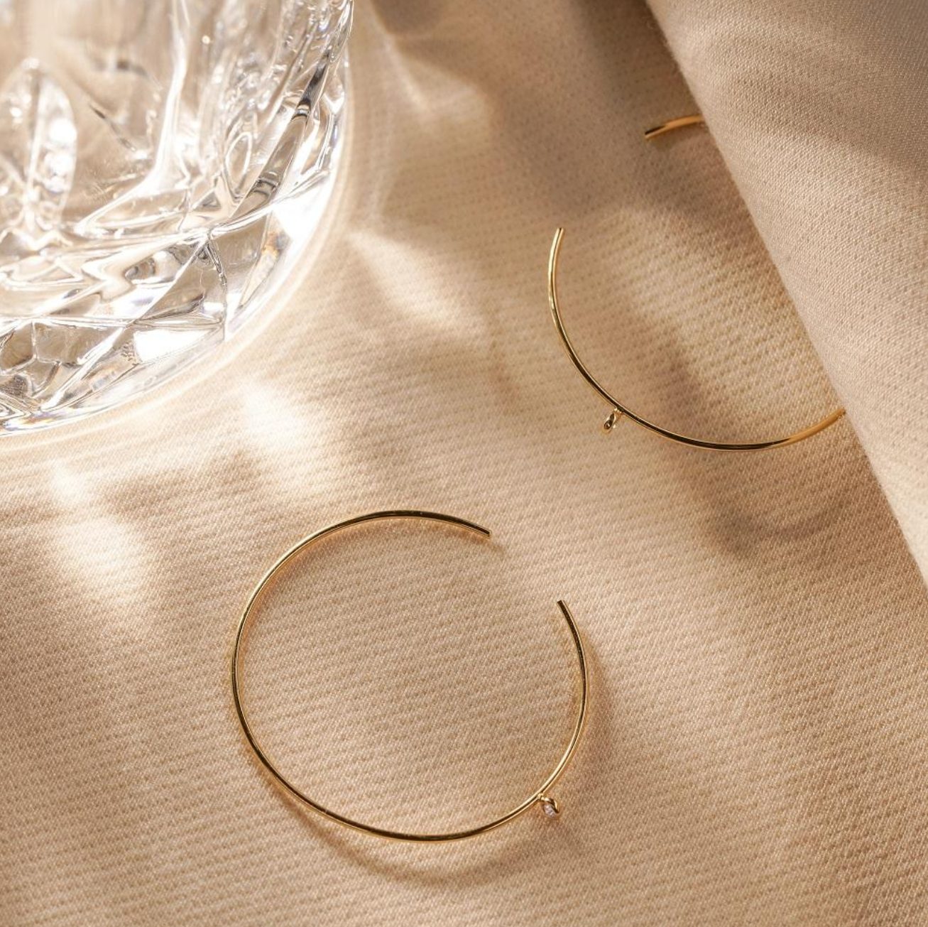 DAPHNE | Dangling Diamond Hoops