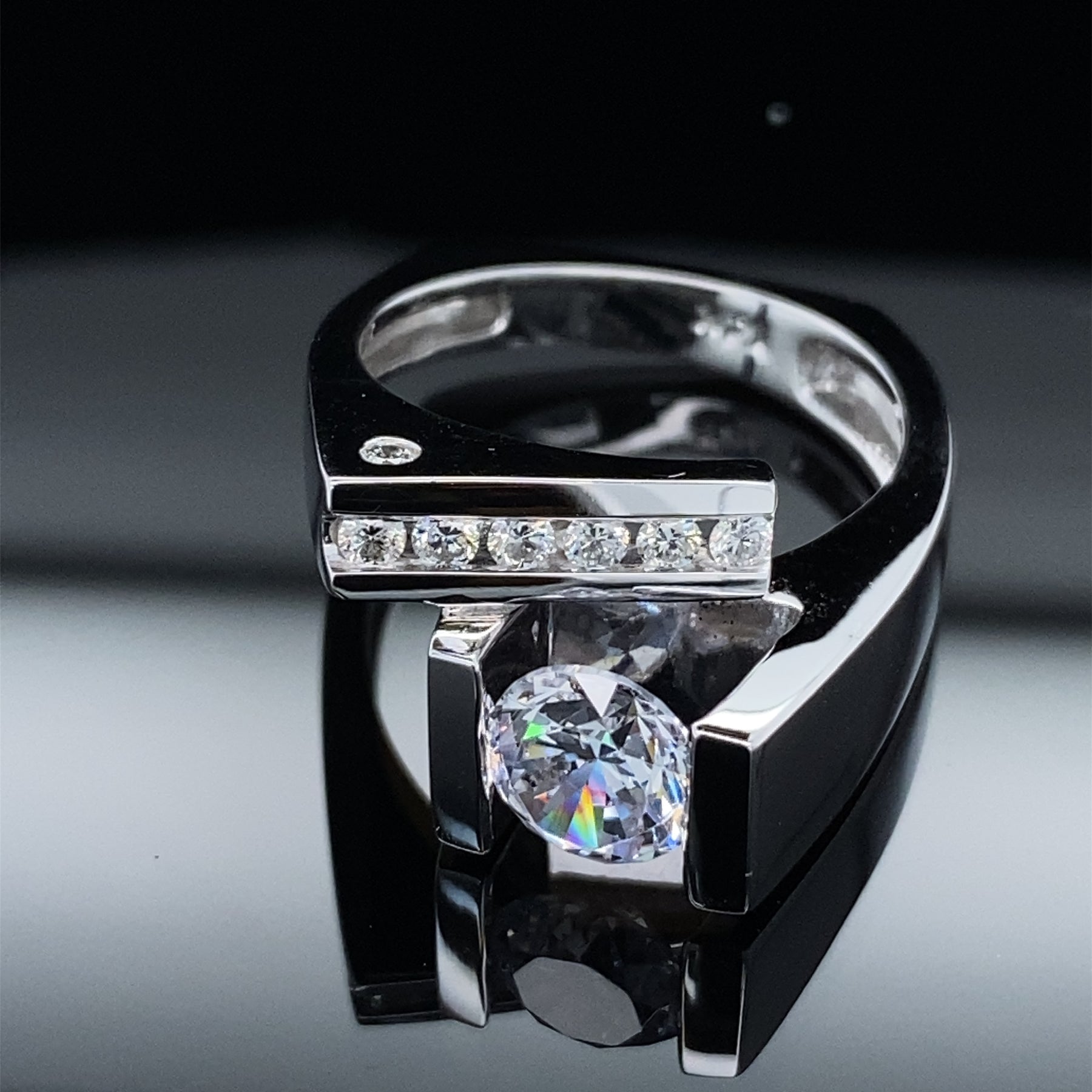 Buy Sophisticated Diamond Finger Ring in Gold Online | ORRA