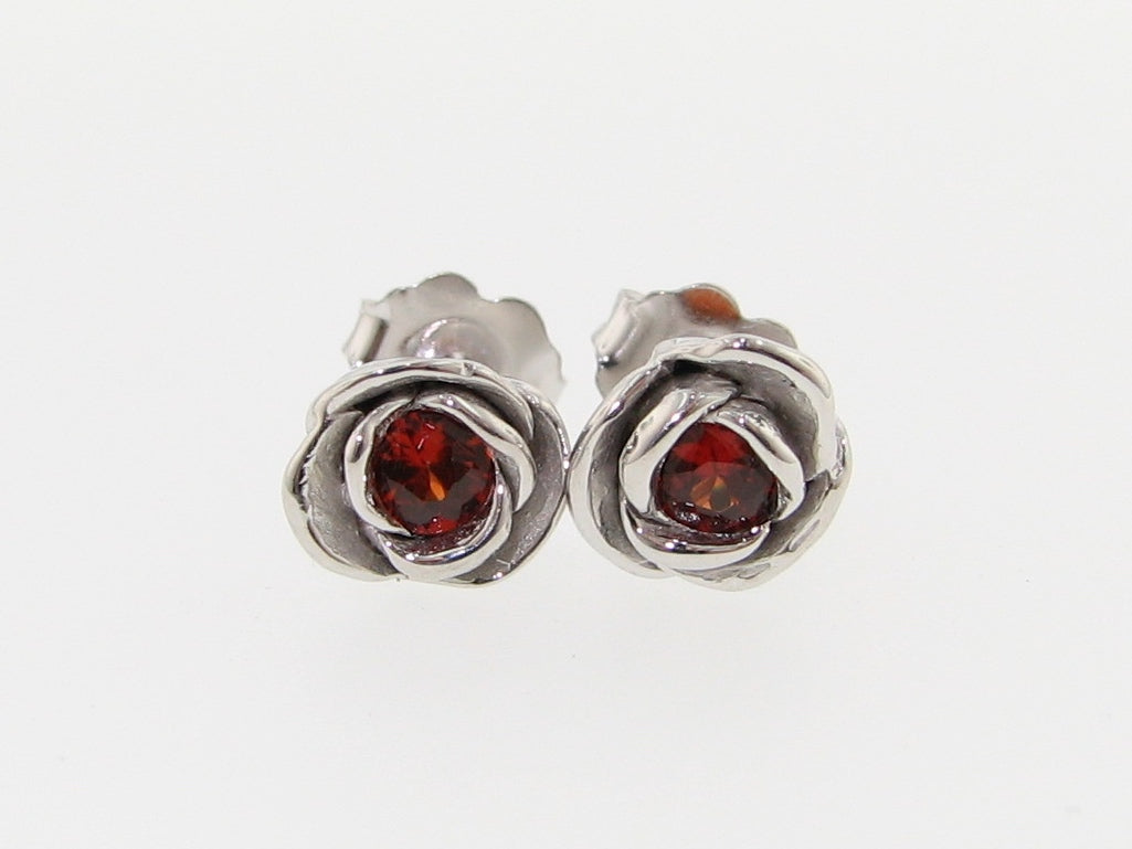 Sterling Silver
3mm Garnets