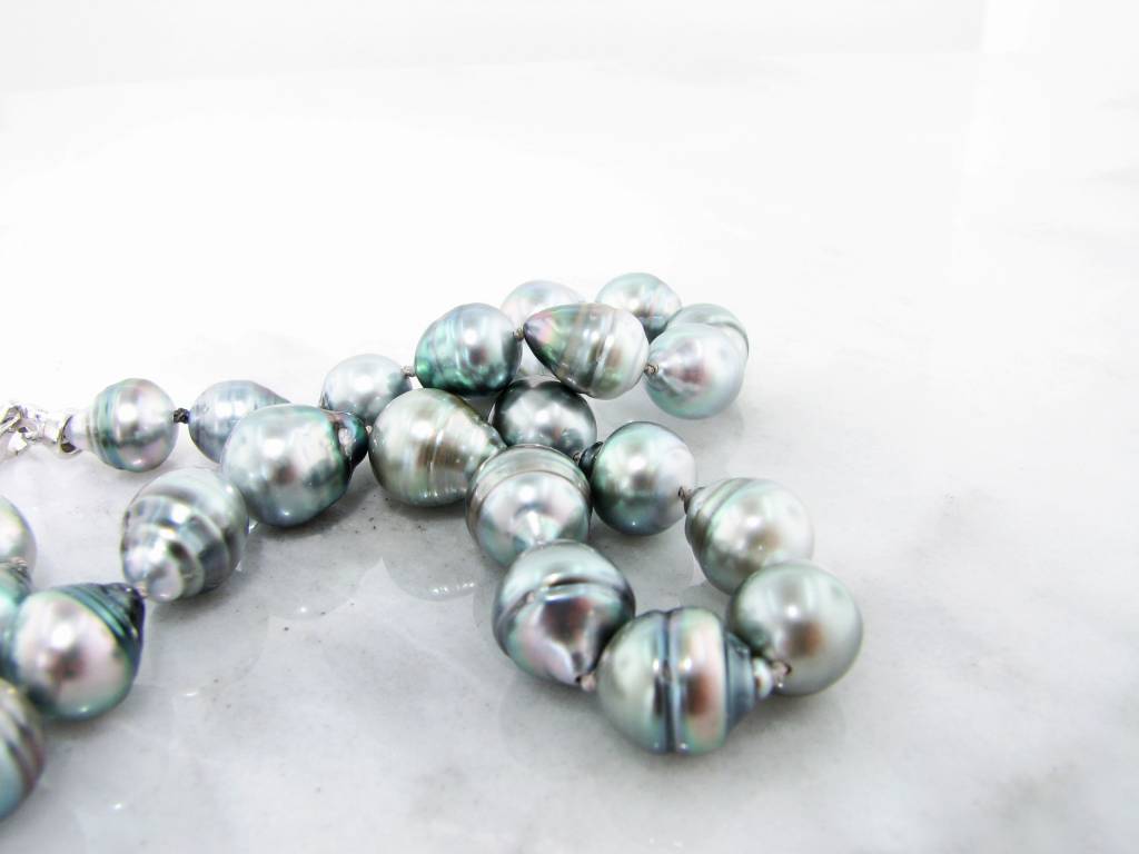 White Gold, Tahitian Pearl Necklace, Medium Gray