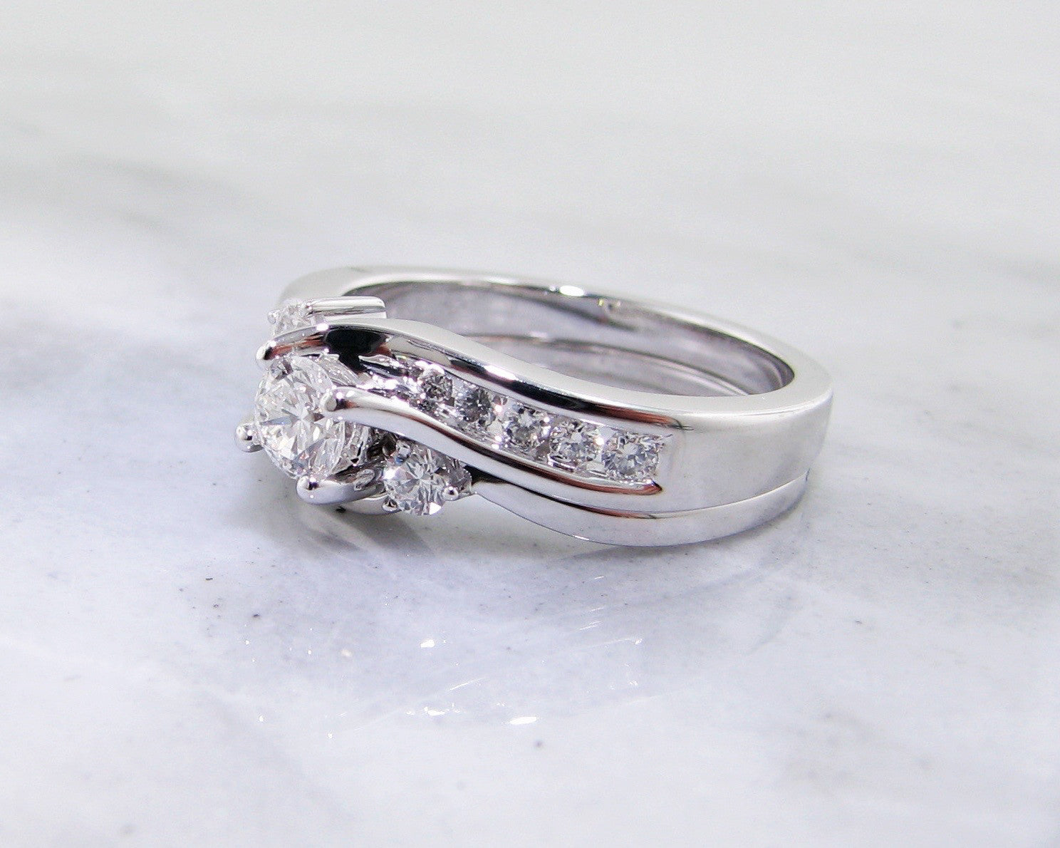 round-diamond-white-gold-wedding-set-wexford-jewelers